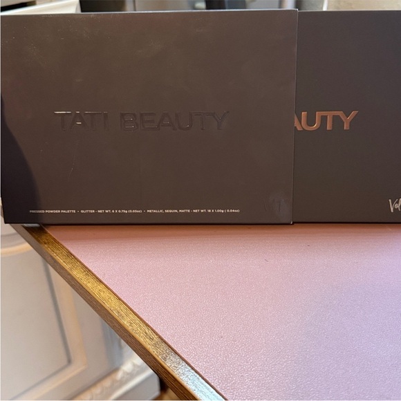 Eyeshadow Palette - Multi-Color - Picture 3 of 5